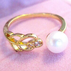 Base Metal Genuine Pearl Ring with tiny diamond size 8.5